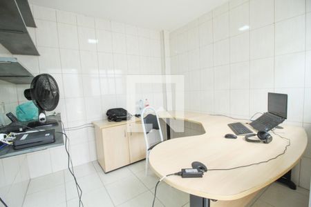 Casa à venda com 300m², 2 quartos e 3 vagasEscritório