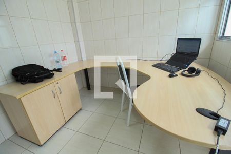 Casa à venda com 300m², 2 quartos e 3 vagasEscritório