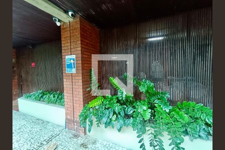 Apartamento para alugar com 90m², 2 quartos e 1 vagaFachada com cartaz QA