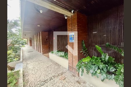 Apartamento para alugar com 90m², 2 quartos e 1 vagaFachada com cartaz QA