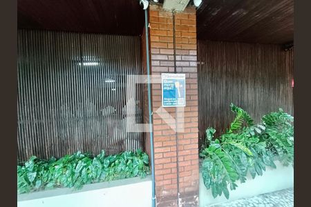 Apartamento para alugar com 90m², 2 quartos e 1 vagaFachada com cartaz QA