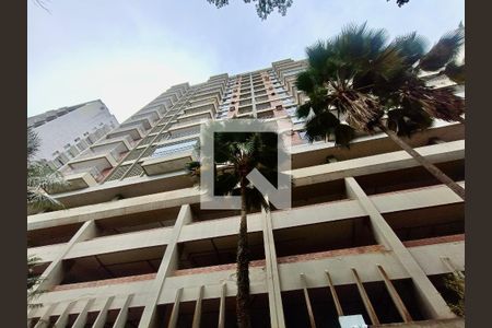 Apartamento para alugar com 90m², 2 quartos e 1 vagaFachada com cartaz QA