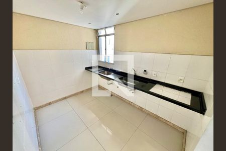 Cozinha de apartamento à venda com 2 quartos, 42m² em Frei Leopoldo, Belo Horizonte