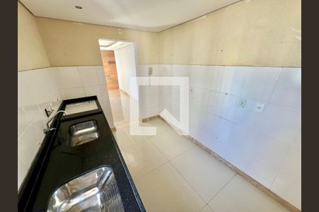Cozinha de apartamento à venda com 2 quartos, 42m² em Frei Leopoldo, Belo Horizonte