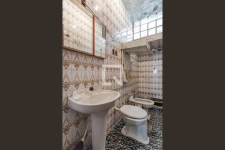 Casa à venda com 180m², 4 quartos e 1 vagaBanheiro 1