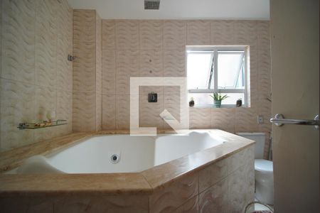 Casa à venda com 300m², 3 quartos e 4 vagasBanheiro Corredor 2 - Banheira