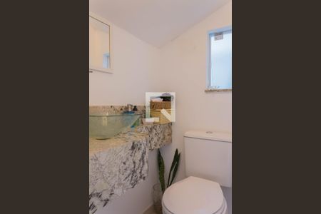 Casa à venda com 140m², 3 quartos e 2 vagas Casa à venda com 140m², 3 quartos e 2 vagasLavabo