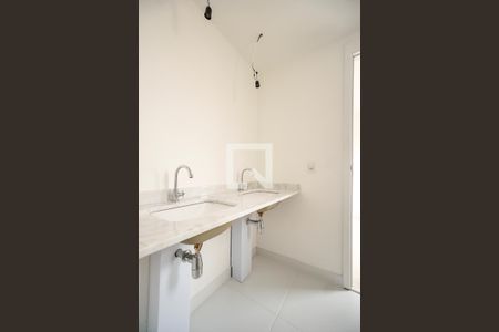 Apartamento à venda com 80m², 2 quartos e 1 vaga Apartamento à venda com 80m², 2 quartos e 1 vagaBanheiro da suíte 02