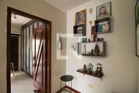 Corredor de casa de condomínio à venda com 3 quartos, 200m² em Vila Leonor, São Paulo
