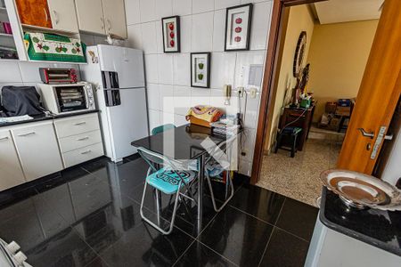 Apartamento à venda com 158m², 4 quartos e 4 vagas Apartamento à venda com 158m², 4 quartos e 4 vagasCozinha