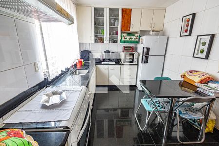 Apartamento à venda com 158m², 4 quartos e 4 vagas Apartamento à venda com 158m², 4 quartos e 4 vagasCozinha