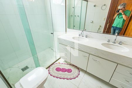 Apartamento à venda com 158m², 4 quartos e 4 vagas Apartamento à venda com 158m², 4 quartos e 4 vagasBanheiro Suite