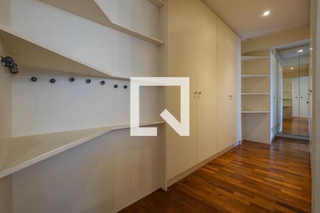 Apartamento à venda com 287m², 4 quartos e 3 vagasQuarto
