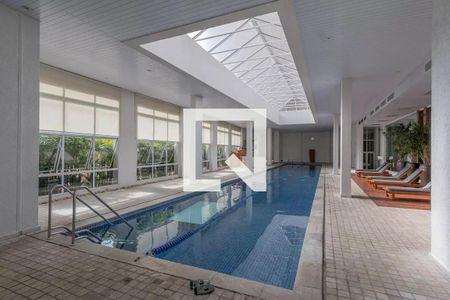 Apartamento para alugar com 111m², 3 quartos e 2 vagas Apartamento para alugar com 111m², 3 quartos e 2 vagasÁrea comum - Piscina Coberta