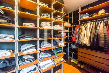Casa de condomínio à venda com 310m², 3 quartos e 3 vagasCloset da suíte 1