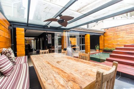 Casa de condomínio à venda com 310m², 3 quartos e 3 vagasVaranda