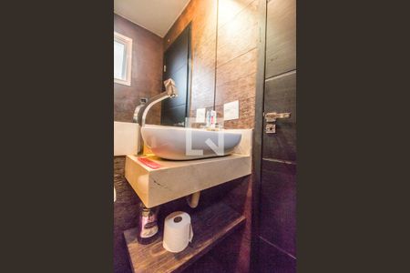 Casa de condomínio à venda com 310m², 3 quartos e 3 vagasBanheiro de serviço