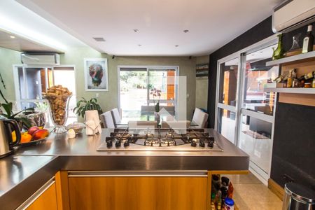 Casa de condomínio à venda com 310m², 3 quartos e 3 vagasDetalhe da cozinha