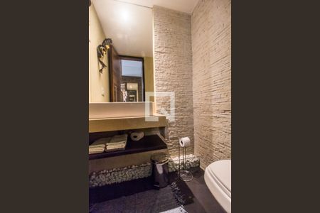 Casa de condomínio à venda com 310m², 3 quartos e 3 vagasLavabo