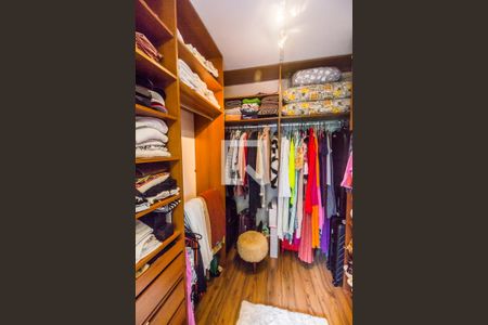 Casa de condomínio à venda com 310m², 3 quartos e 3 vagasCloset da suíte 3