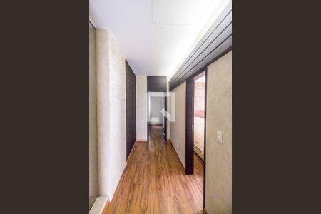 Casa de condomínio à venda com 310m², 3 quartos e 3 vagasCorredor