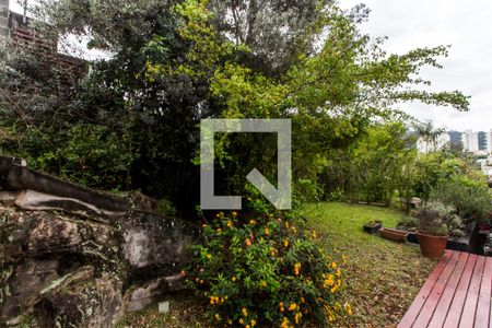 Casa de condomínio à venda com 310m², 3 quartos e 3 vagasQuintal