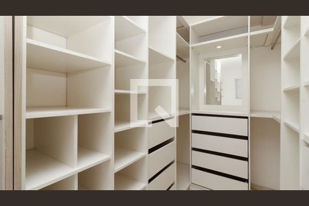 Casa de condomínio à venda com 80m², 2 quartos e 1 vagaCloset da suíte 2