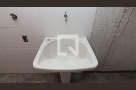 Casa de condomínio à venda com 80m², 2 quartos e 1 vagaÁrea de Serviço