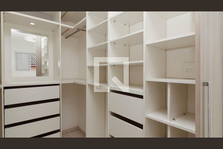 Casa de condomínio à venda com 80m², 2 quartos e 1 vagaCloset da suíte 2