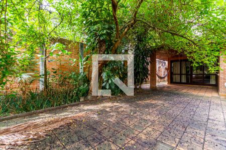 Casa para alugar com 385m², 4 quartos e 5 vagasQuintal