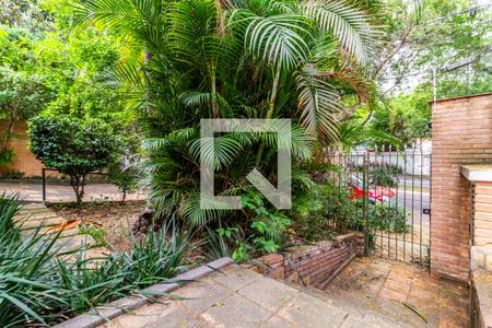 Casa para alugar com 385m², 4 quartos e 5 vagasQuintal