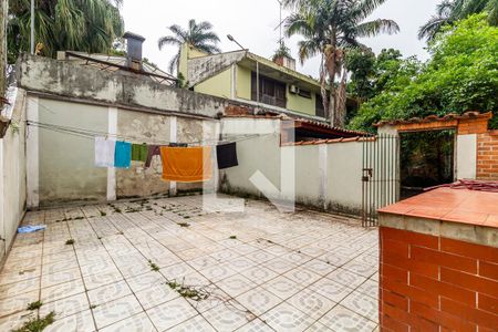 Casa para alugar com 385m², 4 quartos e 5 vagasQuintal