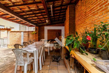 Casa para alugar com 385m², 4 quartos e 5 vagasQuintal