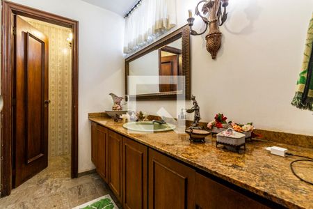 Casa para alugar com 385m², 4 quartos e 5 vagasLavabo