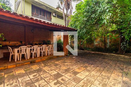 Casa para alugar com 385m², 4 quartos e 5 vagasQuintal