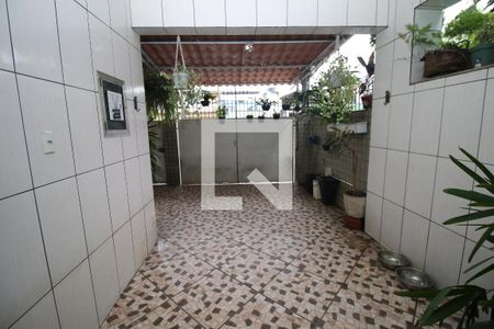 Casa à venda com 100m², 3 quartos e 1 vagaQuintal e Garagem