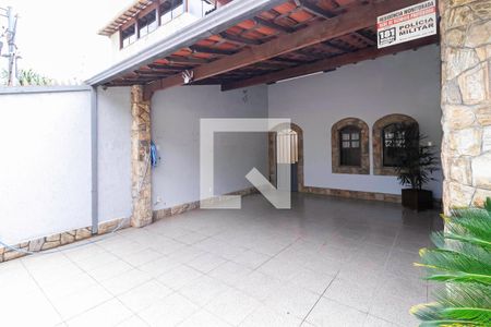 Casa à venda com 235m², 3 quartos e 4 vagas Casa à venda com 235m², 3 quartos e 4 vagasGaragem