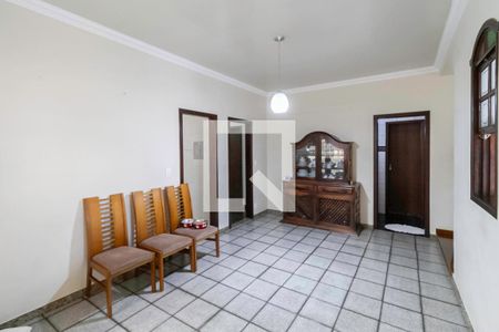 Casa à venda com 235m², 3 quartos e 4 vagas Casa à venda com 235m², 3 quartos e 4 vagasCopa