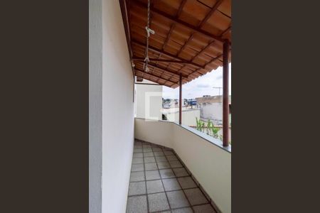 Casa à venda com 235m², 3 quartos e 4 vagas Casa à venda com 235m², 3 quartos e 4 vagasVaranda da suíte