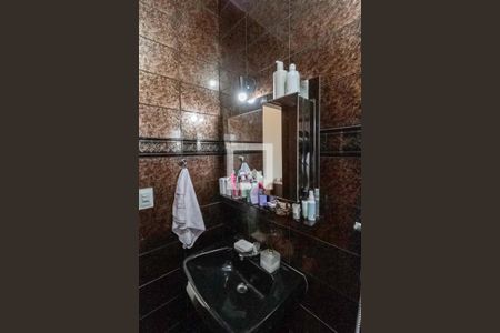 Casa à venda com 235m², 3 quartos e 4 vagas Casa à venda com 235m², 3 quartos e 4 vagasBanheiro da suíte