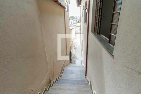 Casa à venda com 235m², 3 quartos e 4 vagas Casa à venda com 235m², 3 quartos e 4 vagasCorredor