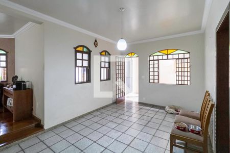 Casa à venda com 235m², 3 quartos e 4 vagas Casa à venda com 235m², 3 quartos e 4 vagasCopa