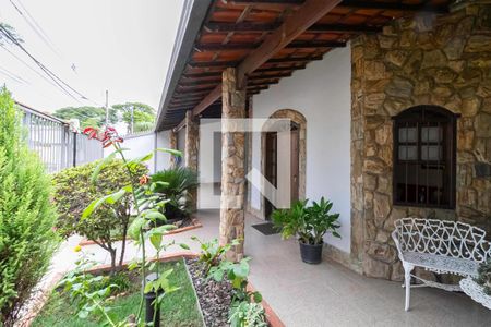 Casa à venda com 235m², 3 quartos e 4 vagas Casa à venda com 235m², 3 quartos e 4 vagasEntrada