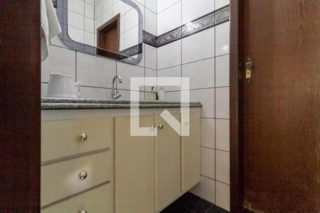 Casa à venda com 235m², 3 quartos e 4 vagas Casa à venda com 235m², 3 quartos e 4 vagasBanheiro social/Lavabo