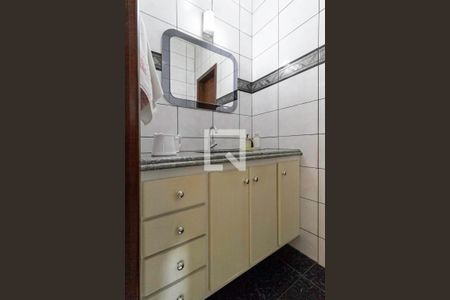 Casa à venda com 235m², 3 quartos e 4 vagas Casa à venda com 235m², 3 quartos e 4 vagasBanheiro social/Lavabo