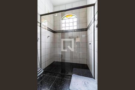 Casa à venda com 235m², 3 quartos e 4 vagas Casa à venda com 235m², 3 quartos e 4 vagasBanheiro social