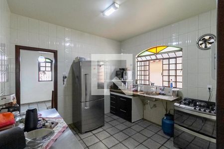 Casa à venda com 235m², 3 quartos e 4 vagas Casa à venda com 235m², 3 quartos e 4 vagasCozinha