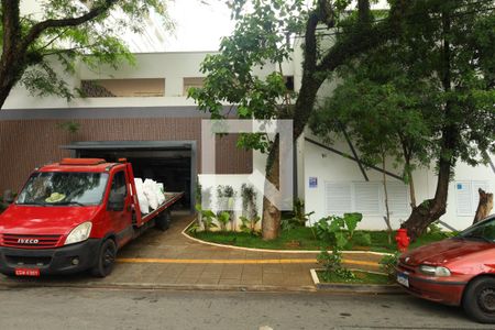 Apartamento à venda com 42m², 2 quartos e 1 vagaFachada do condomínio - Placa instalada no muro