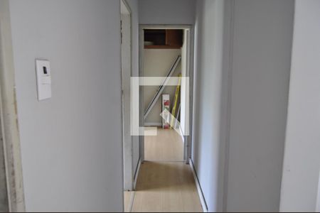 Corredor de apartamento para alugar com 3 quartos, 63m² em Piedade, Rio de Janeiro