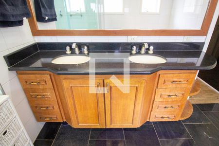 Casa de condomínio para alugar com 720m², 4 quartos e 15 vagasBanheiro da Suíte 1